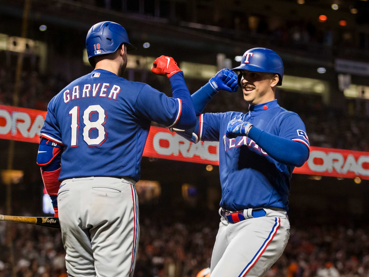 Mitch Moreland's homer leads Rangers past Giants in Game 3 of World Series