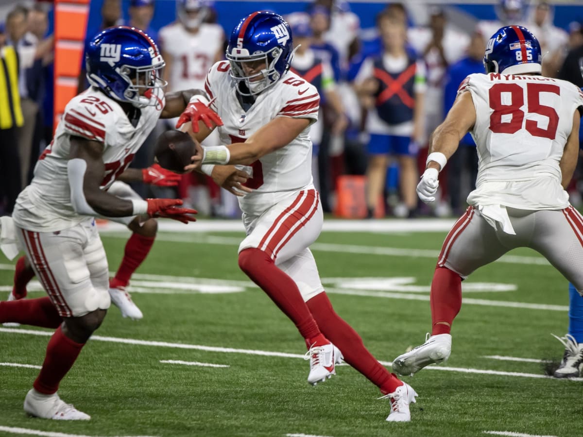 New York Giants quarterback Tommy DeVito (5) looks to pass during