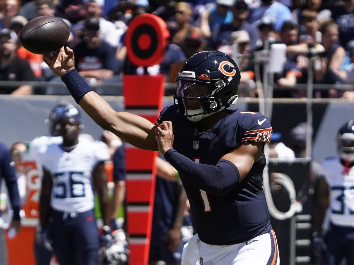 Chicago Bears offense falls flat in Justin Fields' debut - Sports  Illustrated Chicago Bears News, Analysis and More