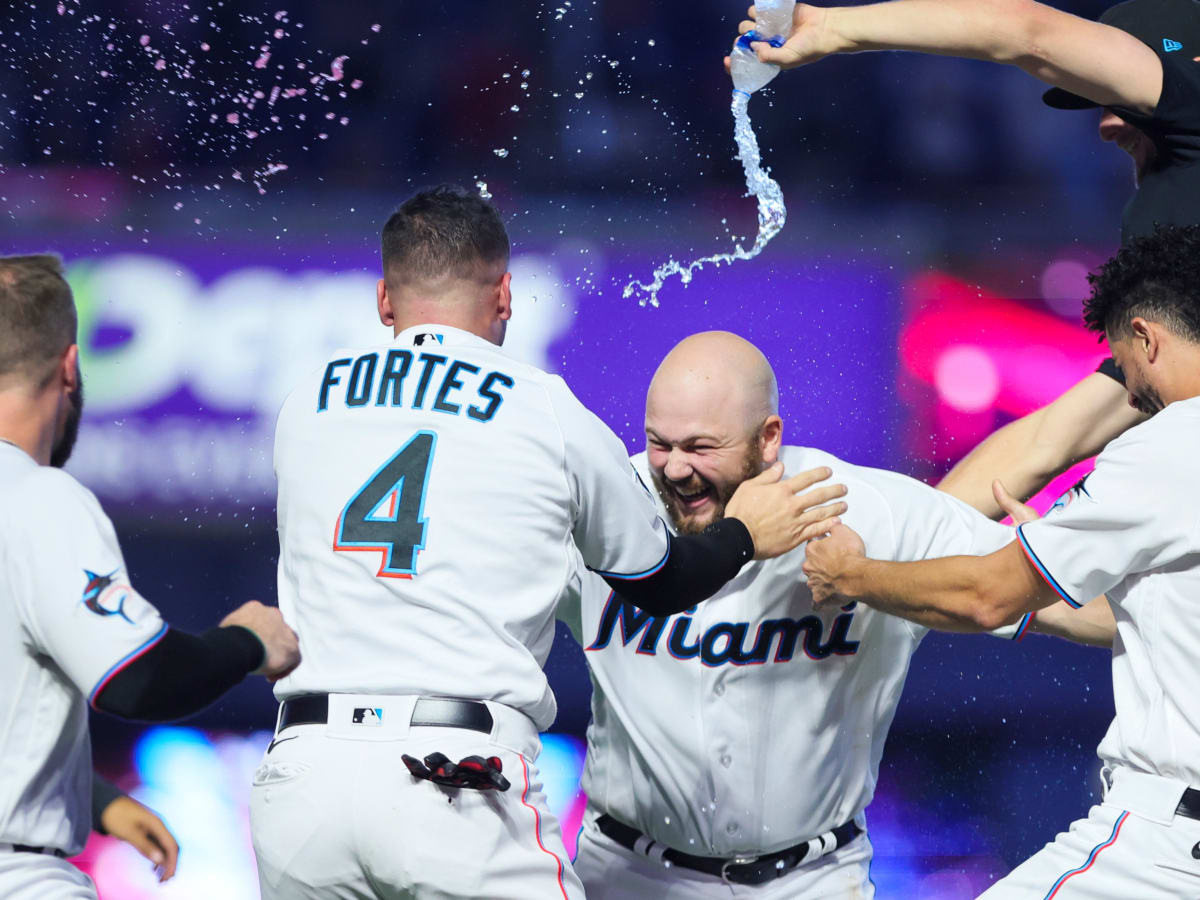 Marlins rally from 7-3 ninth-inning deficit to stun Yankees, win