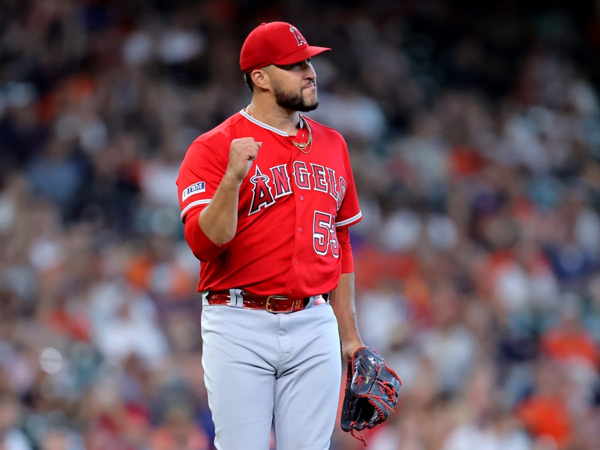 Angels' Carlos Estévez seeks to earn closer's role, mentor José