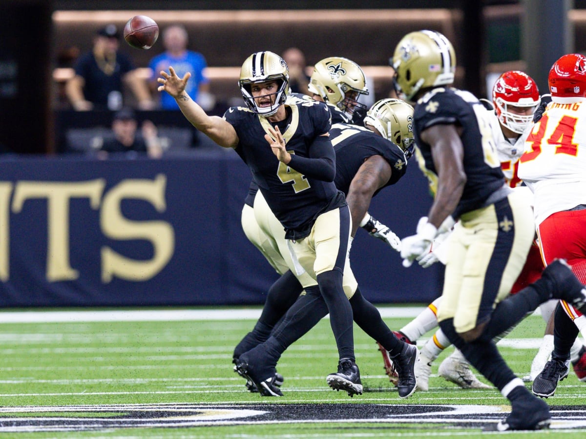 Derek Carr throws a TD pass in his Saints debut, a 26-24 preseason win over  the Chiefs