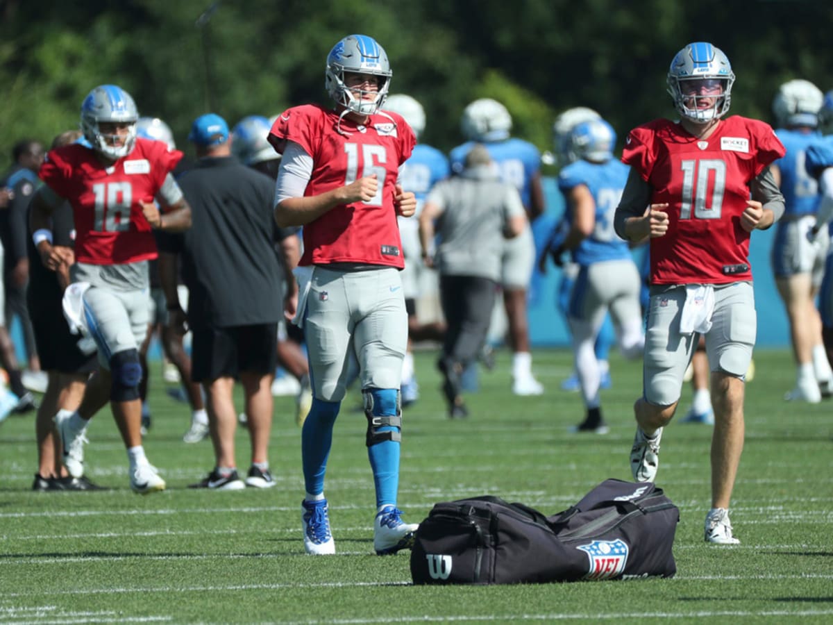 Detroit Lions tight end James Mitchell works on a drill during an