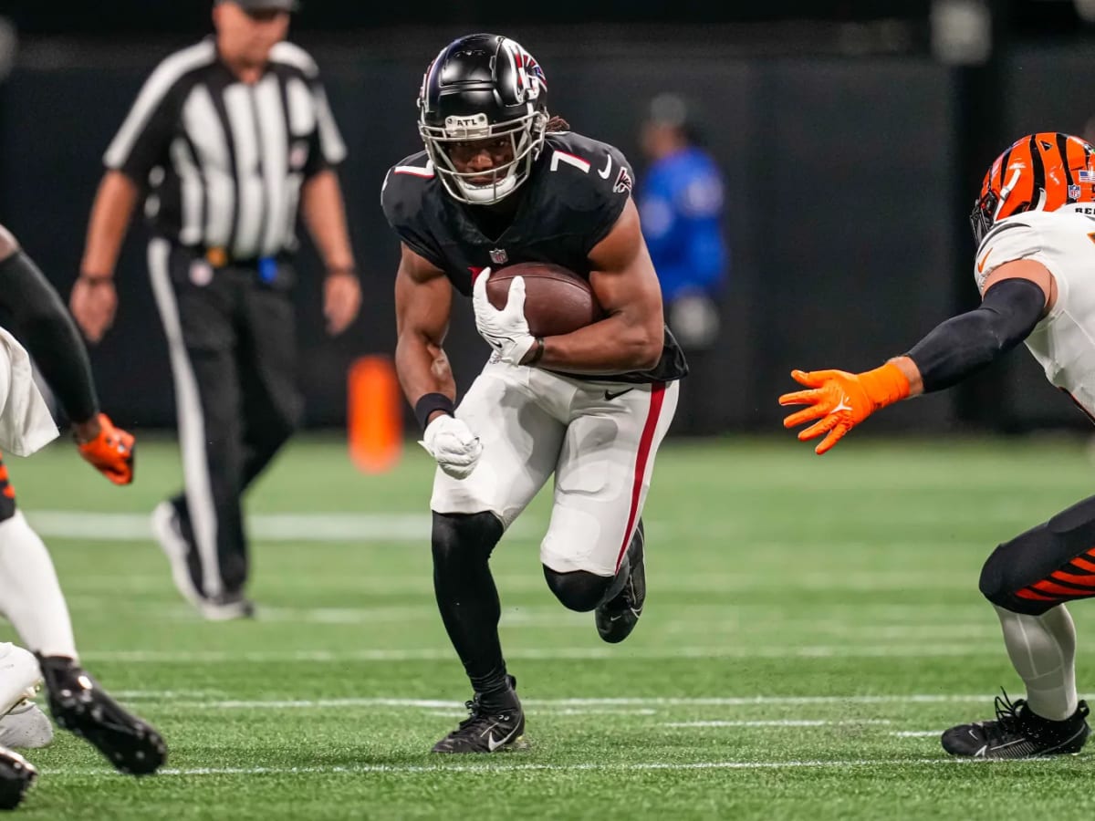 Falcons' Tyler Allgeier, Bijan Robinson highlight RB pay disparity