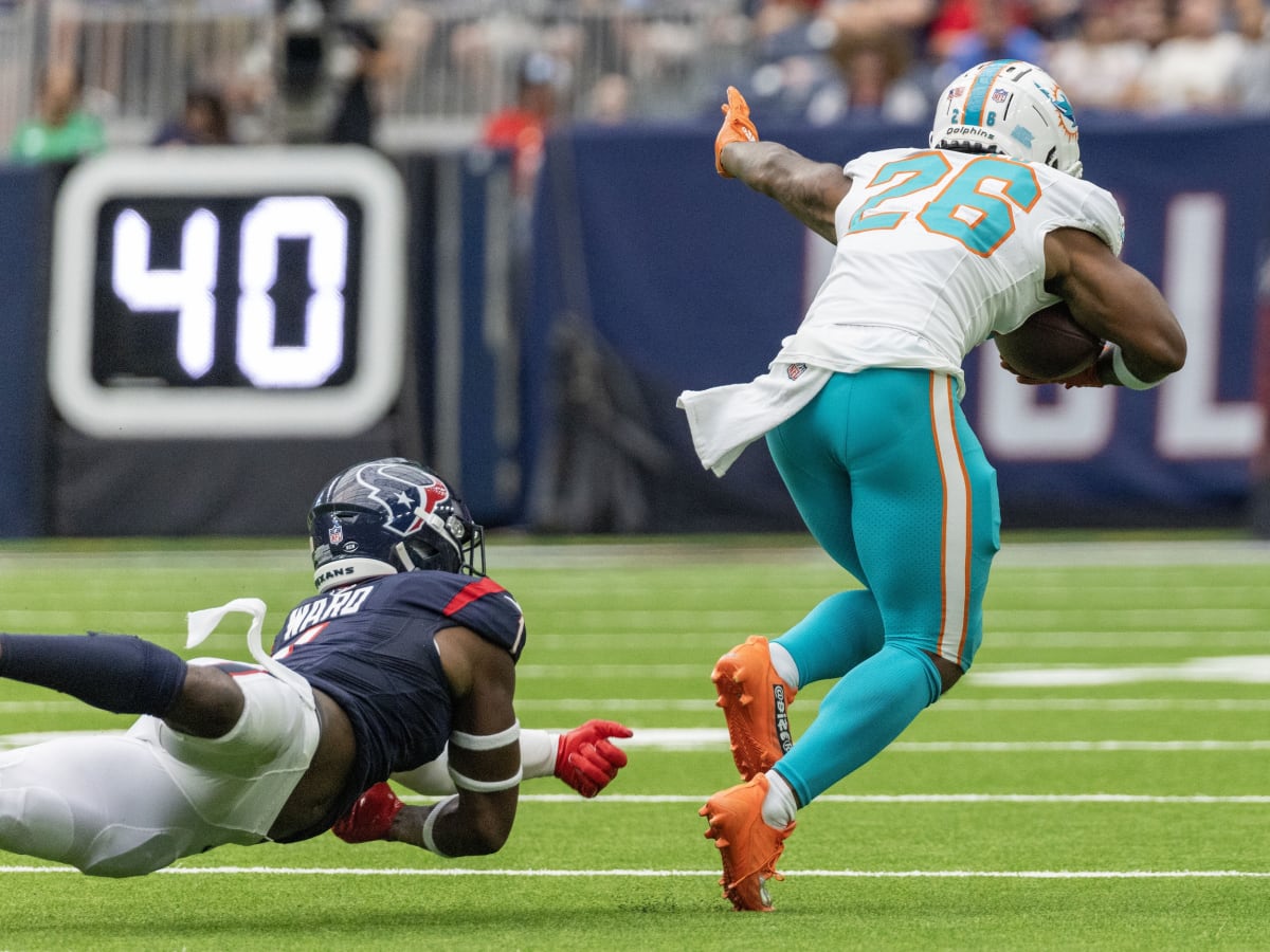 Miami. FL USA; Miami Dolphins quarterback Skylar Thompson (19) drops back  and looks for an open receiver during an NFL game against the Houston Texan  Stock Photo - Alamy