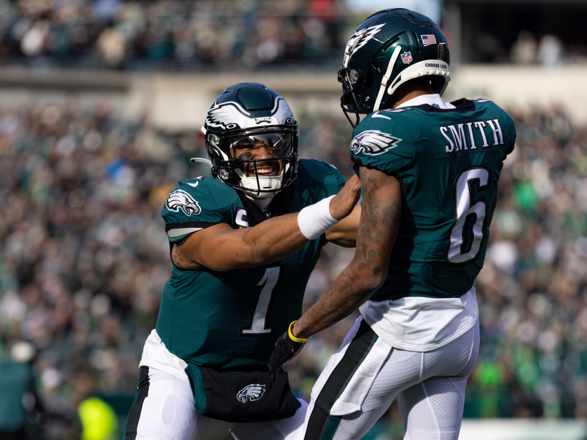 Eagles fans flock to Lincoln Financial Field before the Super Bowl