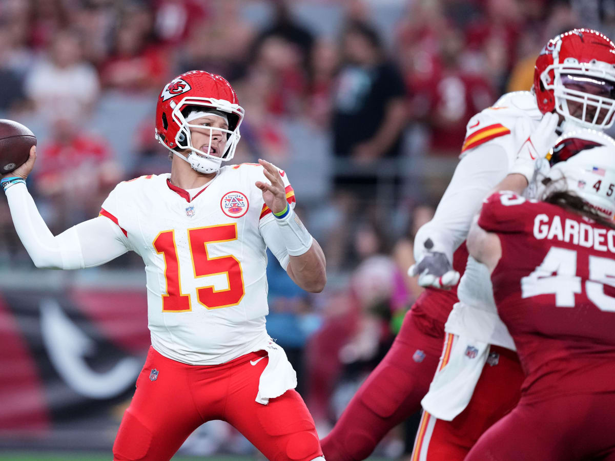 Chiefs offense explodes in preseason win over Cardinals