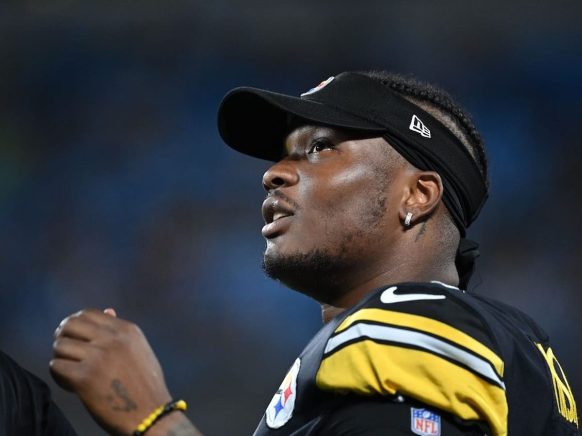 Pittsburgh Steelers quarterback Dwayne Haskins (3) passes against