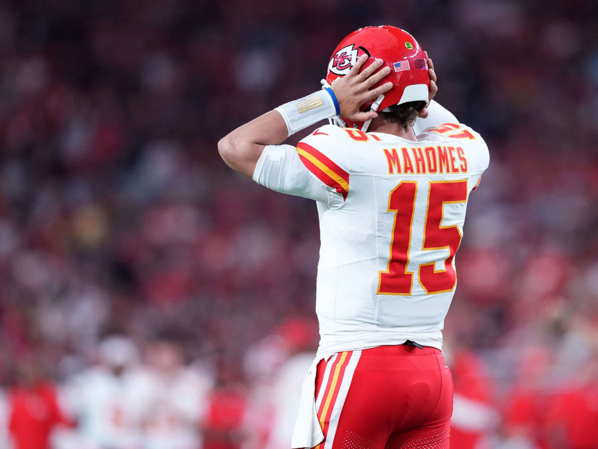 Patrick Mahomes restructures contract with Kansas City Chiefs for