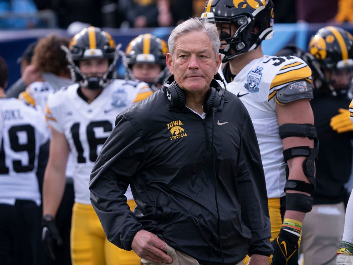 Iowa Football: Hawkeyes' win total among best bets in college football