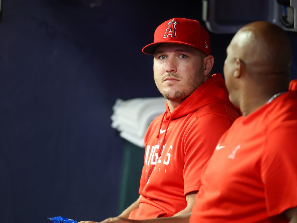 A still-grieving Mike Trout returns to Angels and honors late