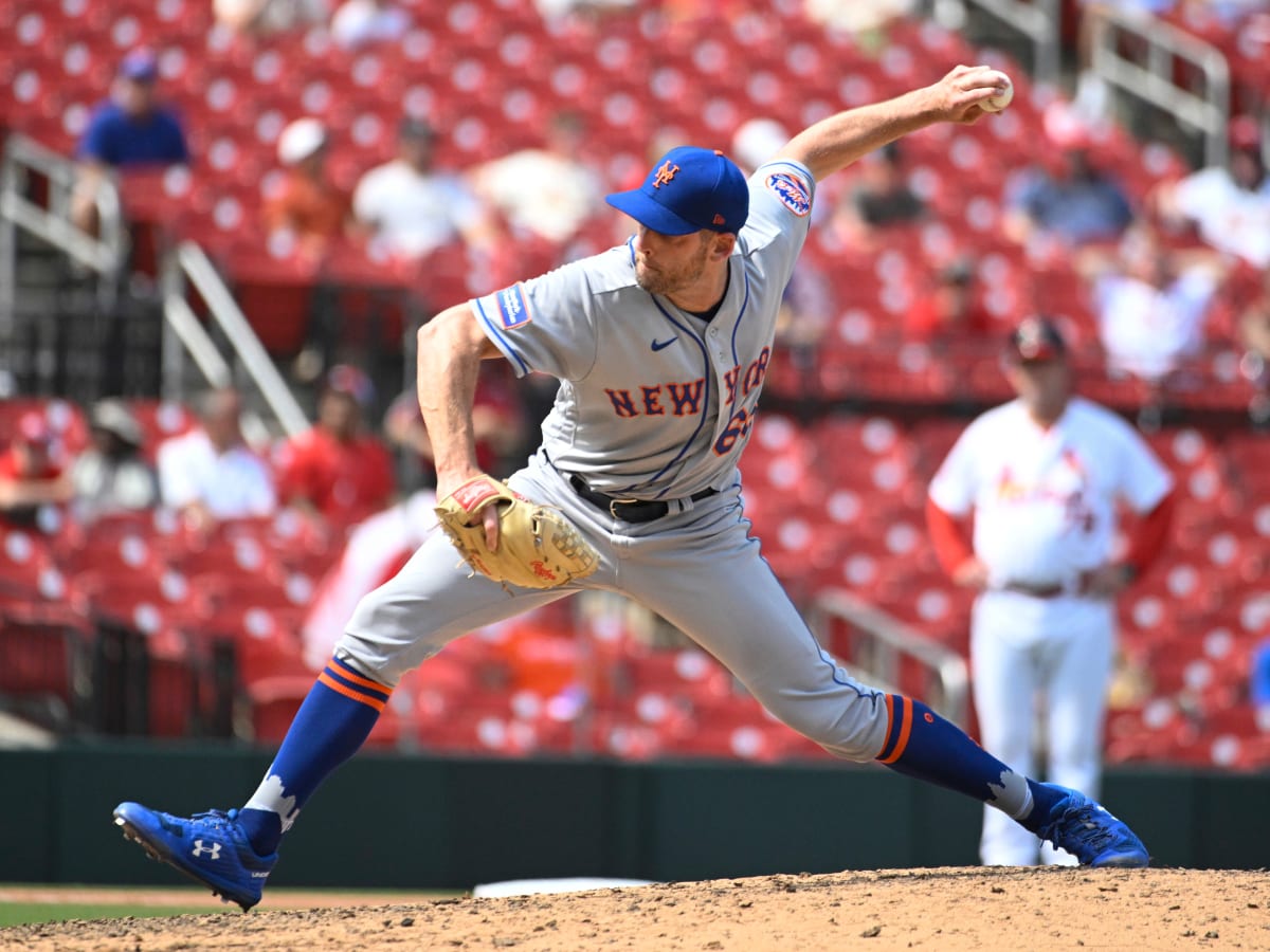 Rookie Lee finally makes contact, Mets beat Marlins in 12th