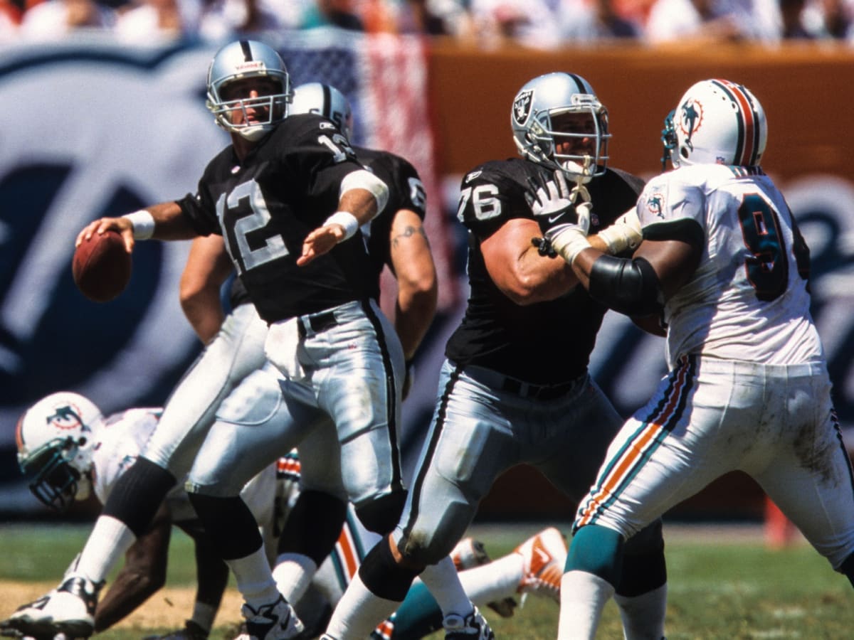 Oakland Raiders quarterback Rich Gannon (left) and running back