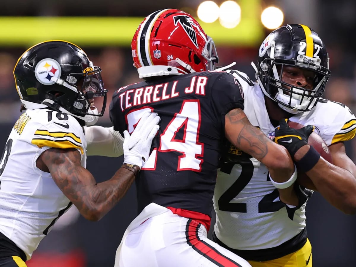 Atlanta Falcons tight end MyCole Pruitt (85) works during the second half  of an NFL football game against the Pittsburgh Steelers, Sunday, Dec. 4,  2022, in Atlanta. The Pittsburgh Steelers won 19-16. (