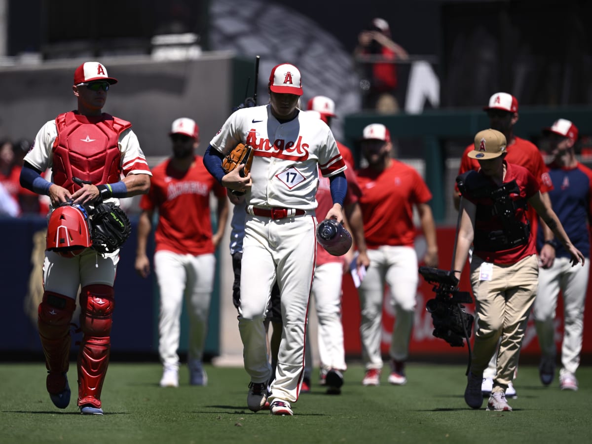 Source - Shohei Ohtani plans to keep hitting despite UCL tear - ESPN