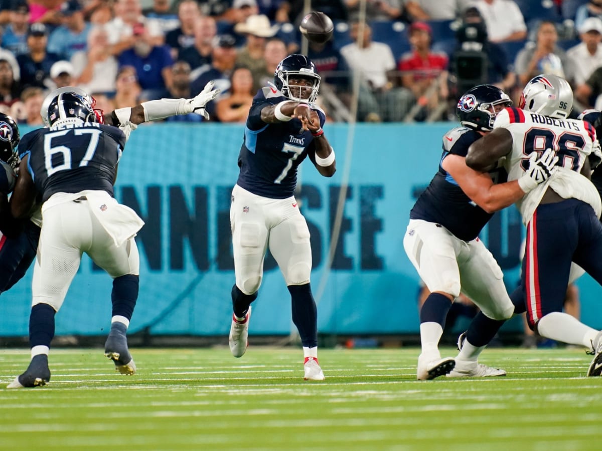 Malik Willis throws 1st NFL TD pass, Titans beat Bucs 13-3