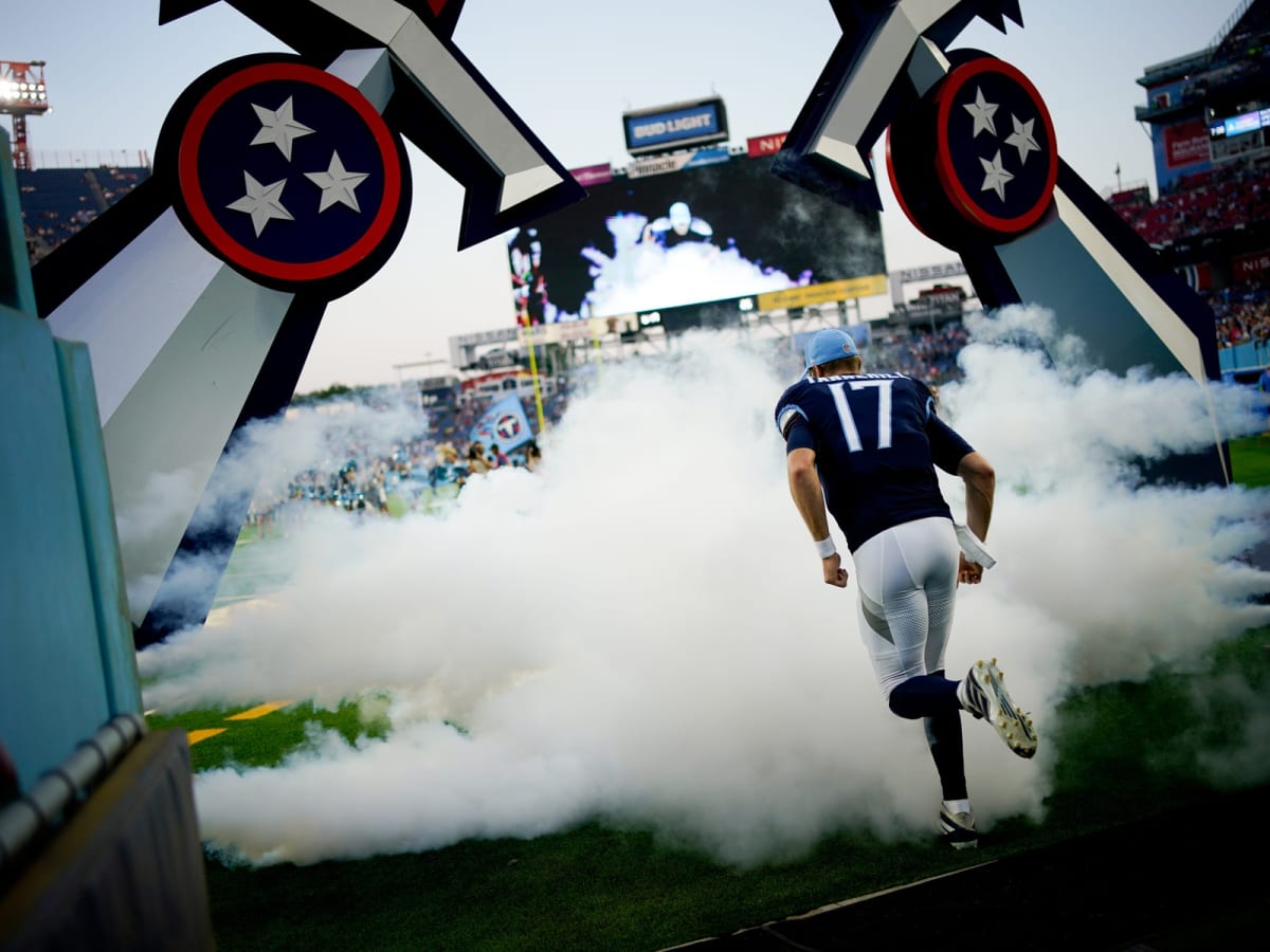 WATCH: Titans RB Julius Chestnut Rumbles 23 Yards Through the Patriots  Defense - Sports Illustrated Tennessee Titans News, Analysis and More