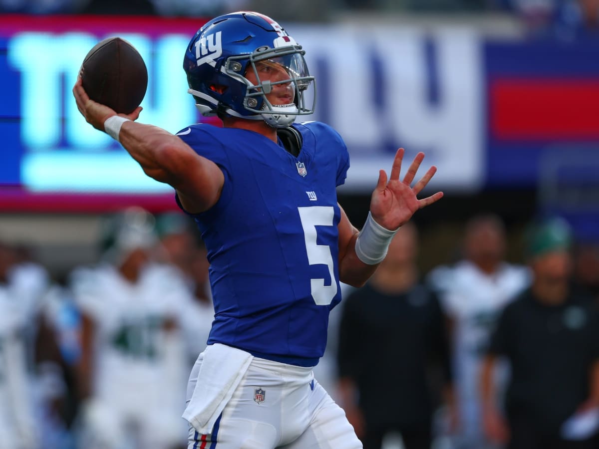 East Rutherford, New Jersey, USA. 28th Aug, 2022. New York Giants running  back GARY BRIGHTWELL (23) tries to avoid the tackle of New York Jets  cornerback BRANDIN ECHOLS (26) at MetLife Stadium