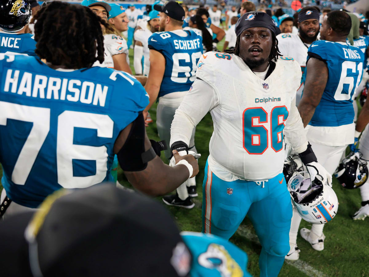 Dolphins' Lester Cotton making run in starting guard competition