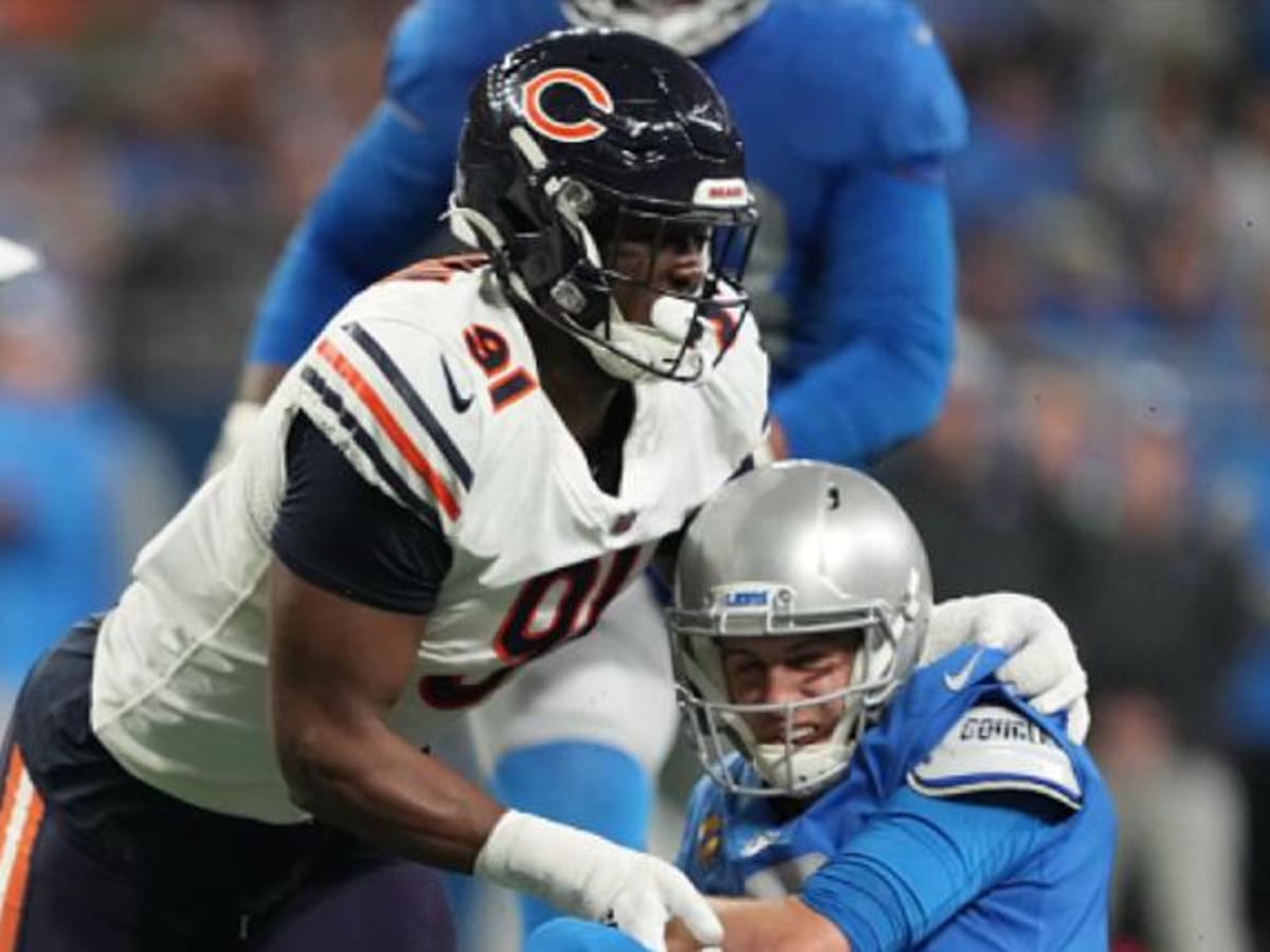 Chicago Bears defensive end Trevis Gipson (99) runs off the field at  halftime of an NFL