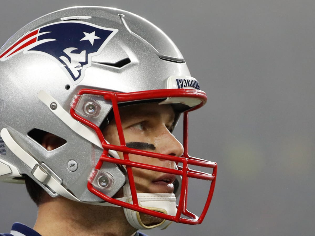 NFL fans convinced Tom Brady has secretly been giving Mac Jones' New  England Patriots advice after picture emerges