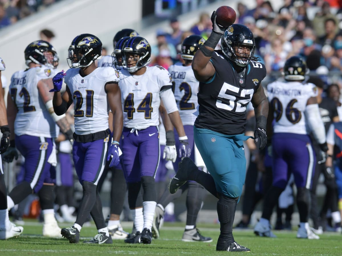 Jacksonville Jaguars defensive tackle DaVon Hamilton (52) warms up