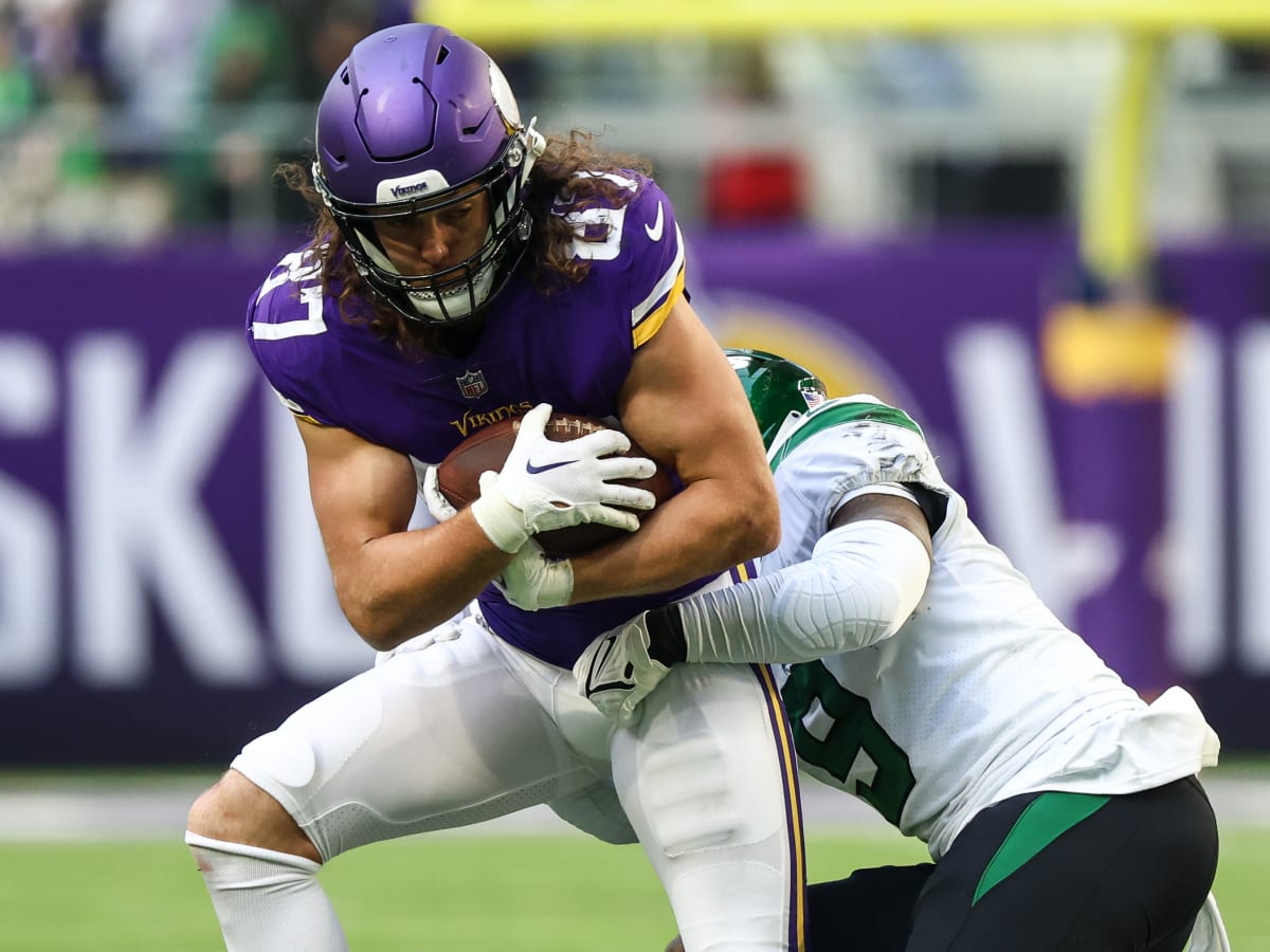 Vikings TE T.J. Hockenson day-to-day with back stiffness - ESPN