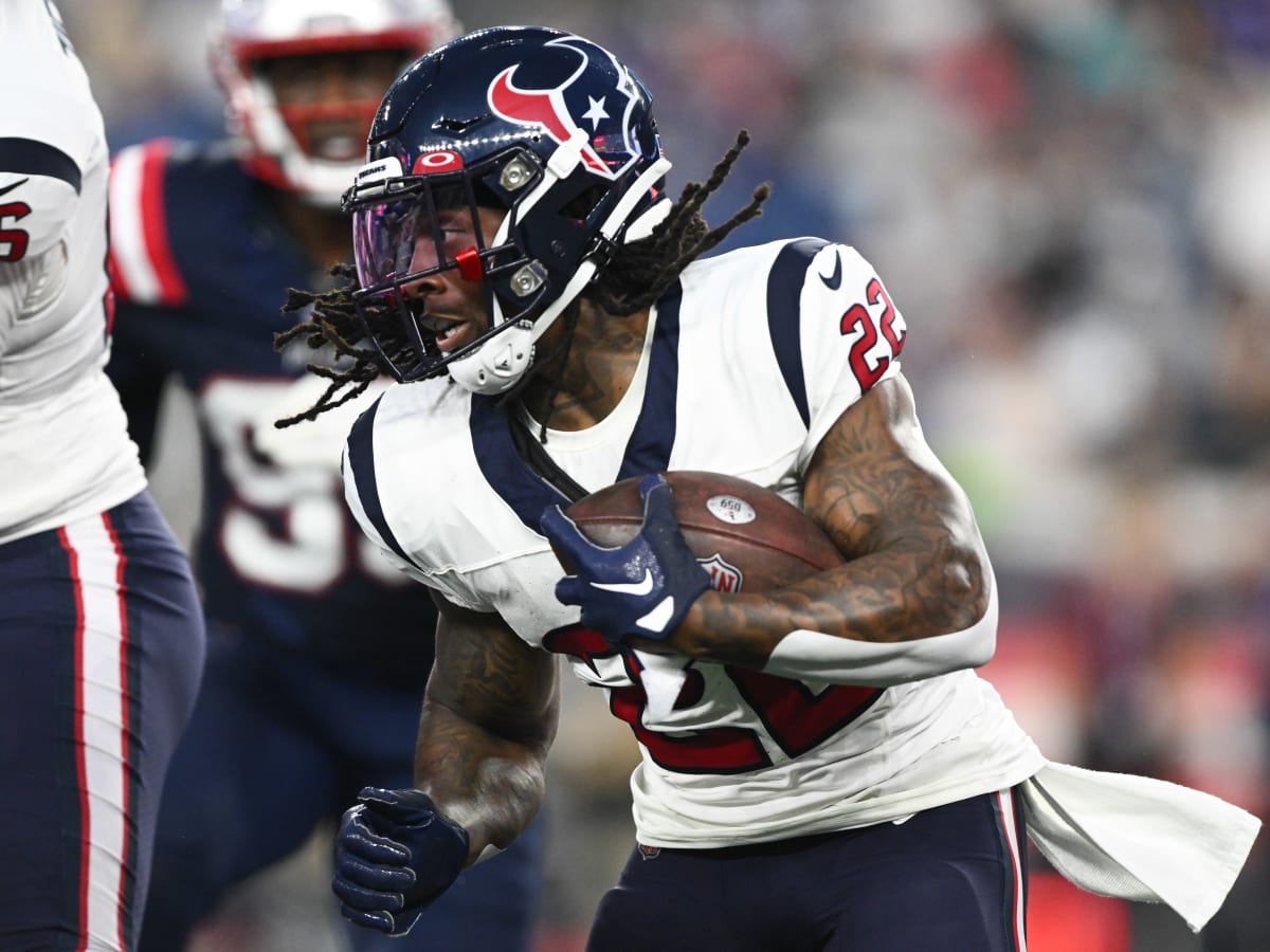 Houston Texans running back Devin Singletary (26) carries in the first half  of an NFL preseason