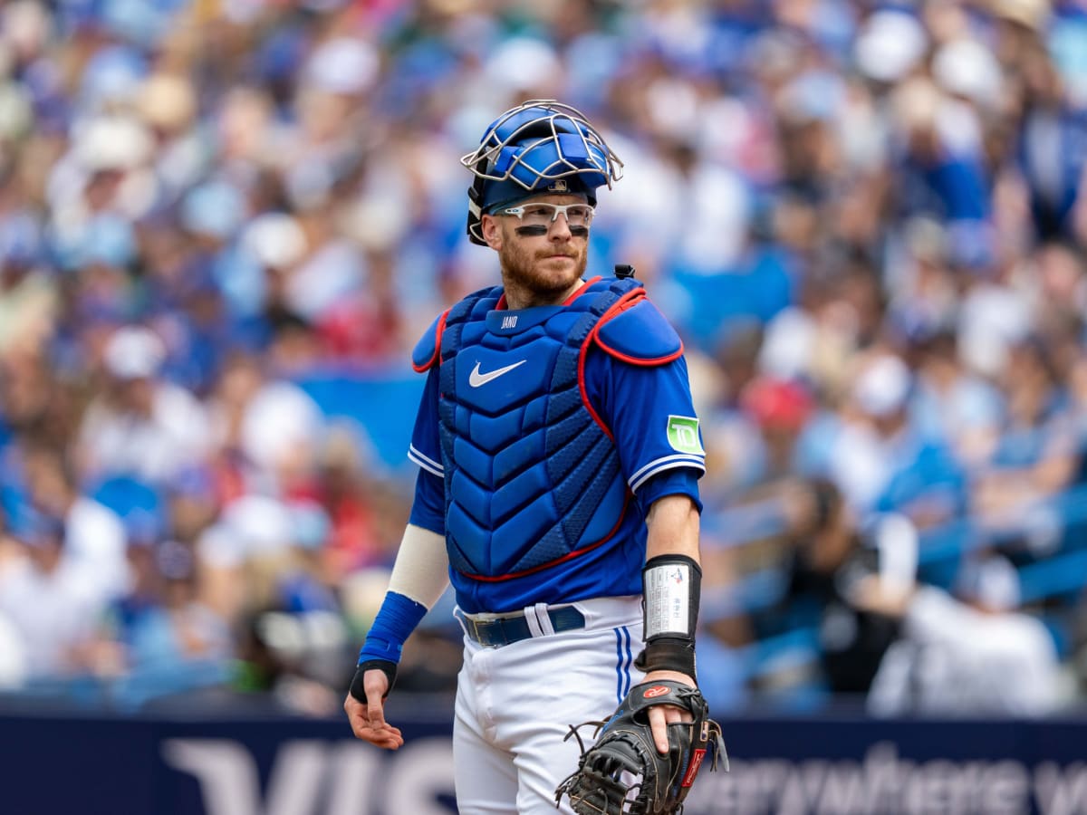 What happened to Danny Jansen? Blue Jays catcher leaves field in 5th inning  vs Rays