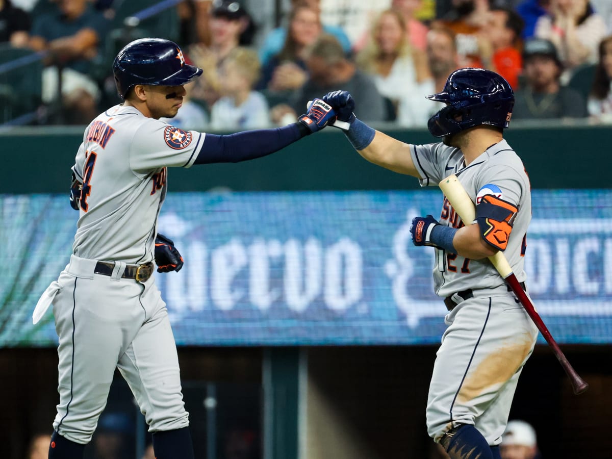 Astros' Altuve homers in first 3 at-bats against Rangers, gets 4