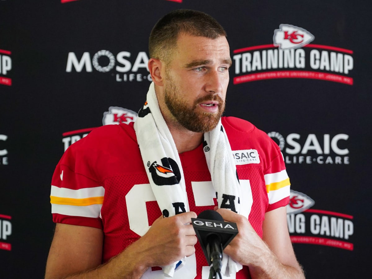 Chiefs' All-Pro TE Travis Kelce hyperextends knee in practice for opener vs  Detroit - The San Diego Union-Tribune