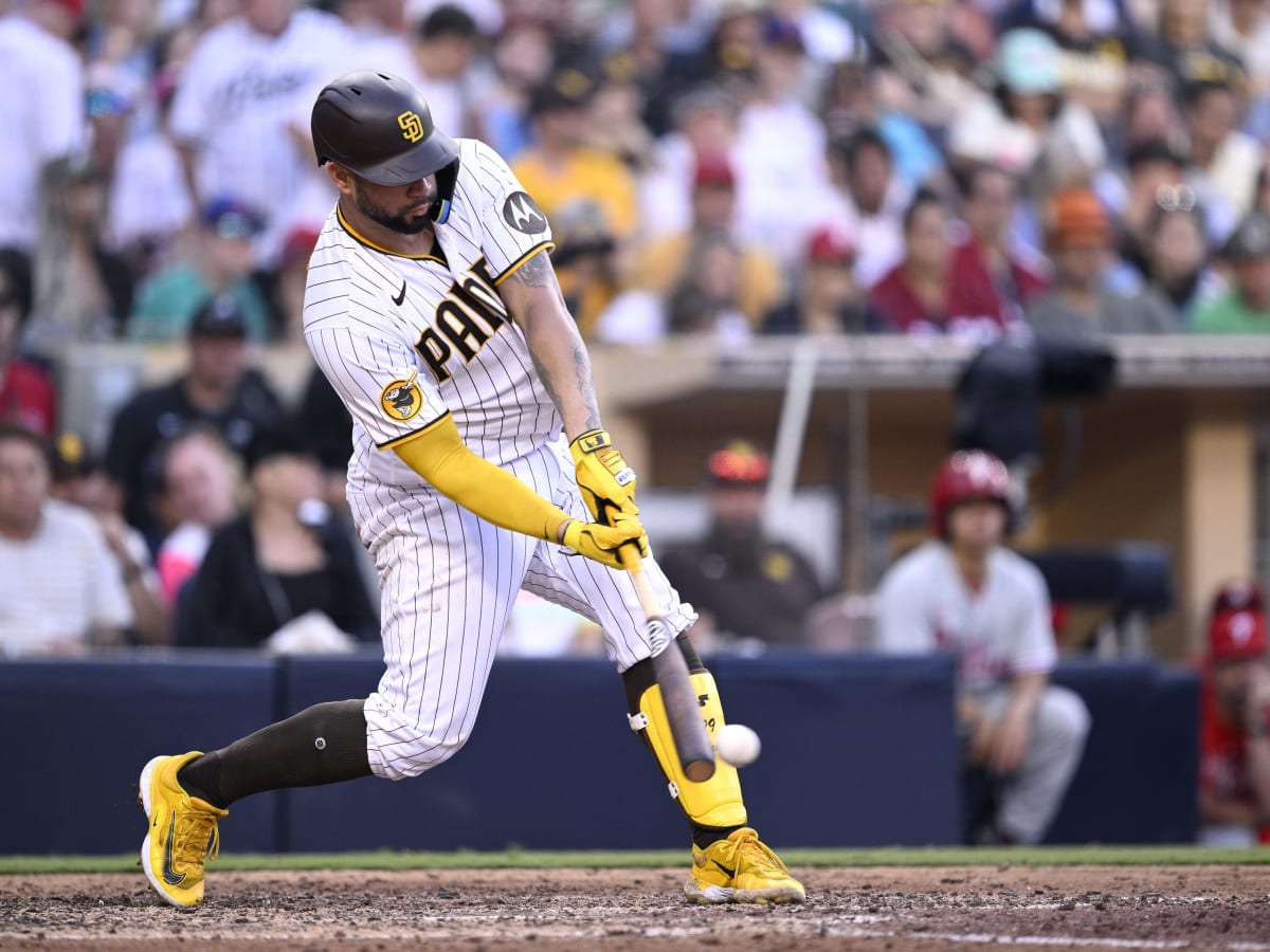 Padres' Gary Sánchez suffers broken wrist after getting hit by a pitch;  season is finished - The San Diego Union-Tribune