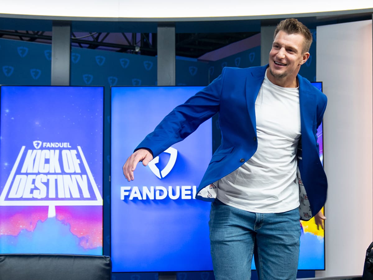 Rob Gronkowski says he'll 'remain unretired', sees himself