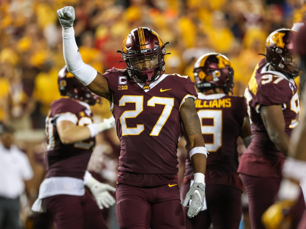 Black Gophers football uniforms annoy fans, but players like them