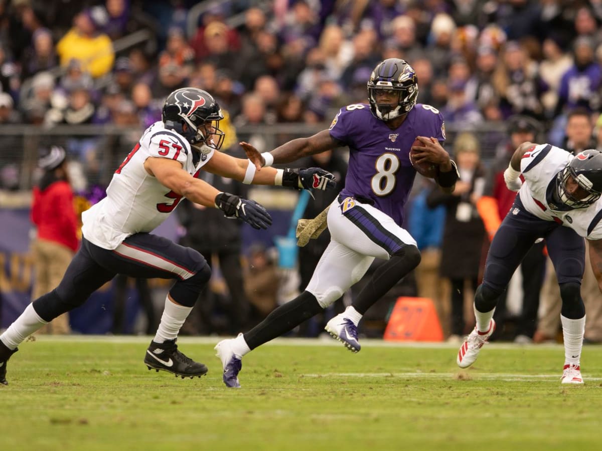 Baltimore, United States. 24th Oct, 2021. Baltimore Ravens outside  linebacker Justin Houston (50) runs out into the field before taking on the  Cincinnati Bengals at M&T Bank Stadium in Baltimore, Maryland, on