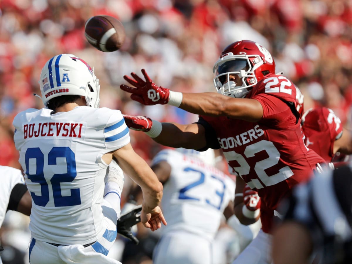 Dillon Gabriel's 4 TD passes lead No. 18 Oklahoma to a 28-11 win