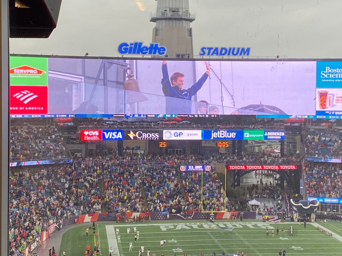 Tom Brady rings Gillette Stadium lighthouse bell to welcome