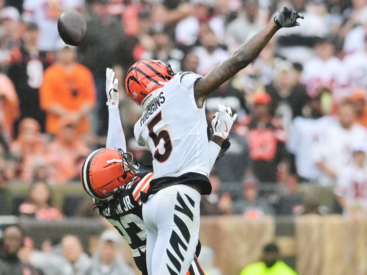 Tee Higgins Cincinnati Bengals Unsigned Catches A Pass in Stride for Touchdown White Alternate Jersey Photograph