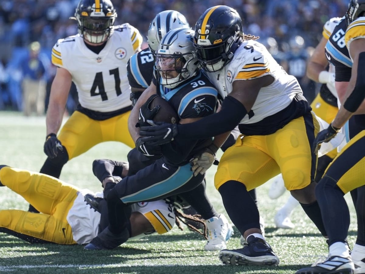 Pittsburgh Steelers defensive tackle Larry Ogunjobi (99) lines up