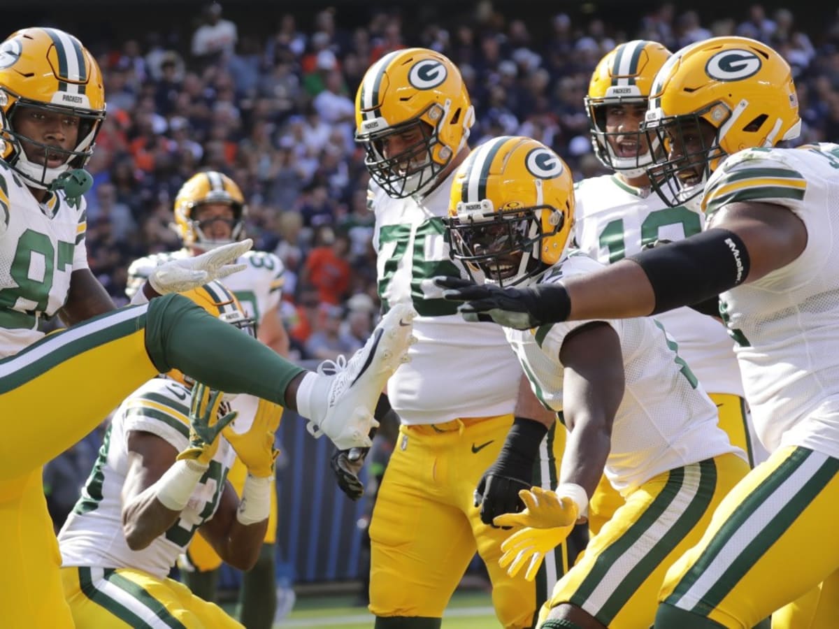 Aaron Jones scores two touchdowns in Packers season-opening win over Bears