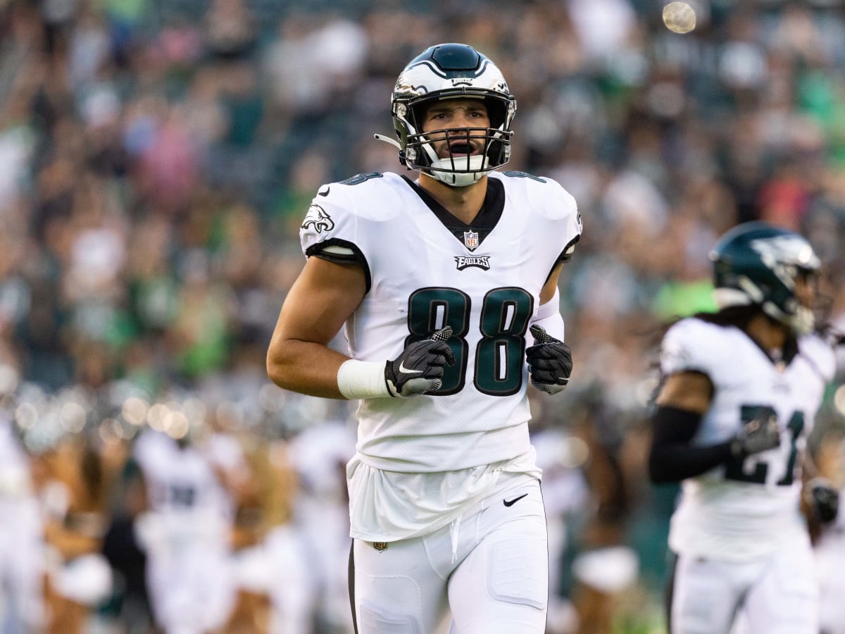 Philadelphia, Pennsylvania, USA. 7th Oct, 2018. Philadelphia Eagles tight  end Dallas Goedert (88) in action during the NFL game between the Minnesota  Vikings and the Philadelphia Eagles at Lincoln Financial Field in