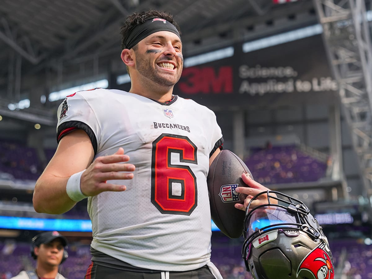 Baker Mayfield Rejects Tackle with Stiff Arm vs. Vikings