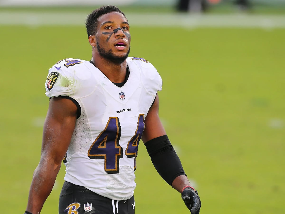 Baltimore Ravens cornerback Marlon Humphrey warms up before an NFL  wild-card playoff football game against the Cincinnati Bengals in  Cincinnati, Sunday, Jan. 15, 2023. (AP Photo/Darron Cummings Stock Photo -  Alamy