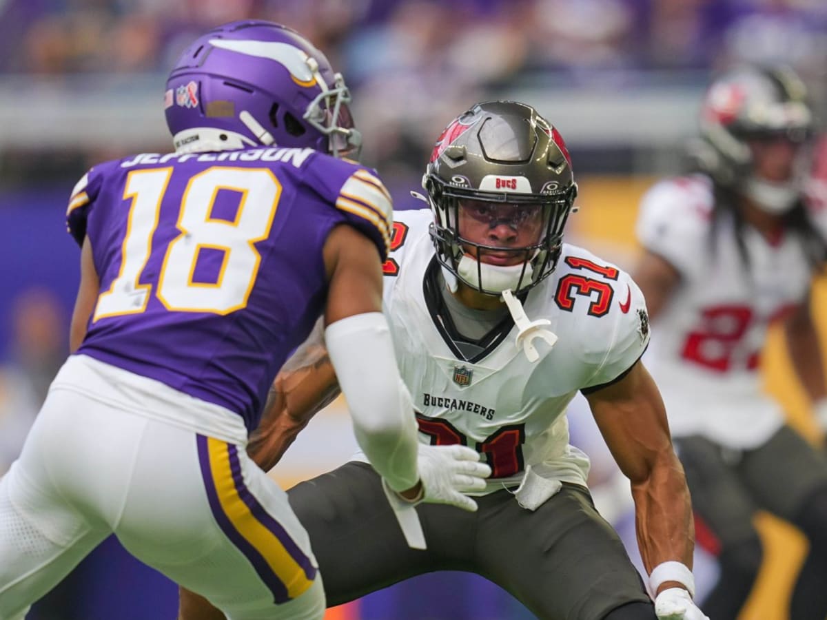 Tampa Bay Buccaneers safety Antoine Winfield Jr. (31) defends during the  first half of an NFL