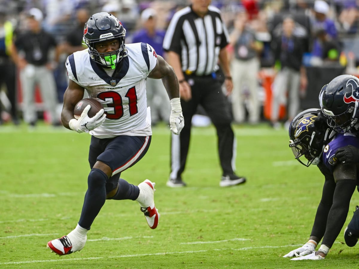 Houston, Texas, USA. September 17, 2023: Colts linebacker Zaire Franklin  (44) tackles Texans running back Dameon Pierce (31) during an NFL game  between the Texans and the Colts on September 17, 2023