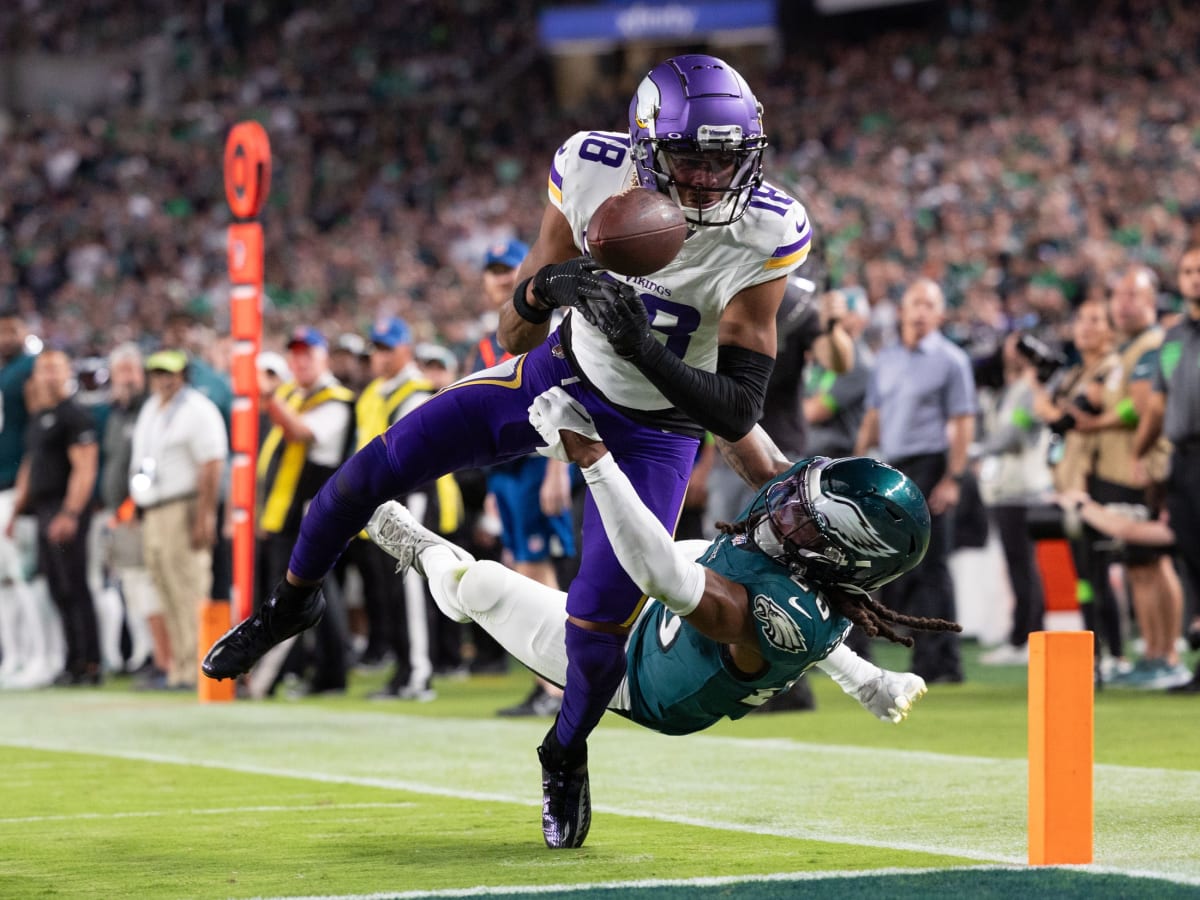 Jalen Hurts, Eagles Hold Off Fumble-Prone Vikings