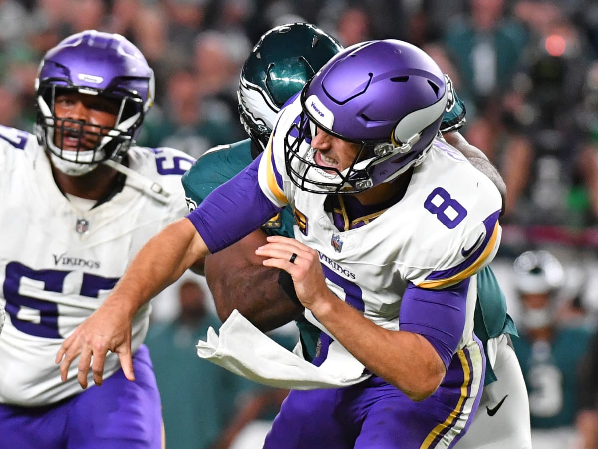 With a chance to beat Monday night jinx, Vikings' Kirk Cousins regresses