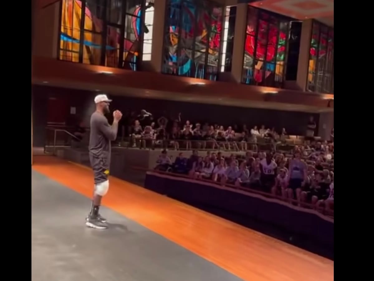 Watch: Moment LeBron James makes surprise appearance at MN high school - Sports Illustrated Minnesota Sports, News, Analysis, and More