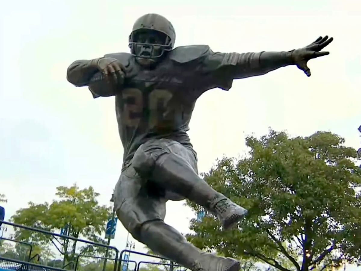 PHOTOS: First look at the new Barry Sanders statue at Ford Field - Pride Of  Detroit