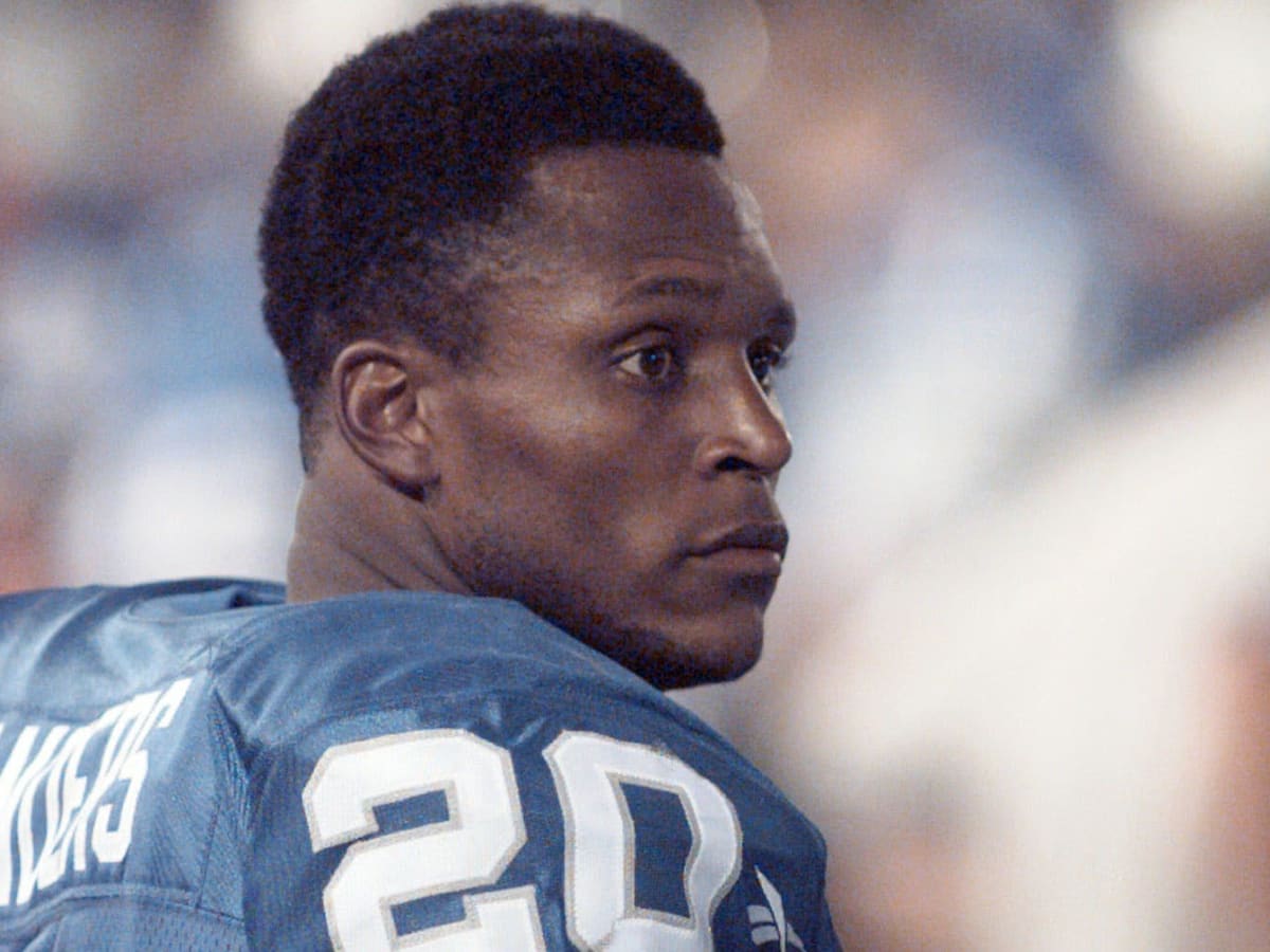 Lions honor Hall of Fame running back Barry Sanders with statue at Ford  Field